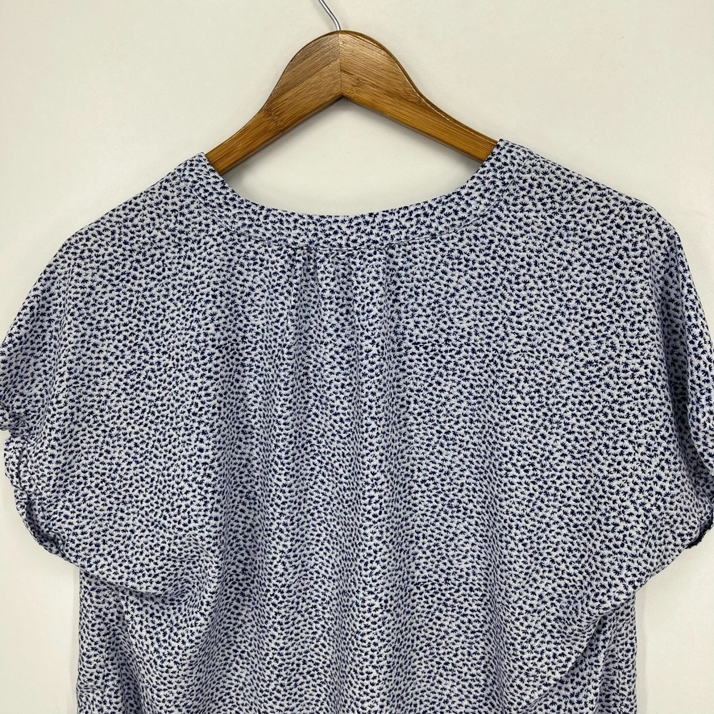 Gap Blouse Top Women's Size L Blue Short Sleeve V Neck Geometric Print Rayon - Picture 6 of 9